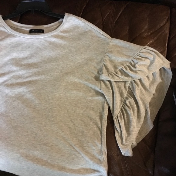 Sanctuary Gray Ruffle Sleeve Top, Sz 2X - Picture 3 of 5